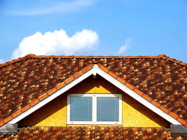 The Benefits of Choosing a Local Roof Replacement & Installing Company