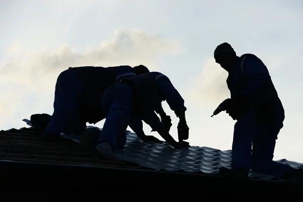 Finding the Right Roofing Contractor for Replacement Projects