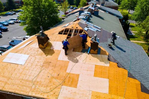 Common Mistakes to Avoid When Hiring a Roofing Replacement Contractor