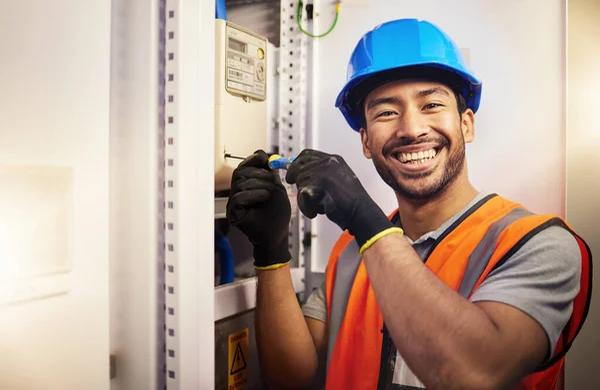 Why Hiring an Electrician Contractor Is Essential for Complex Jobs