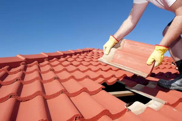 Signs You Need a Longview Roofing Contractor ASAP