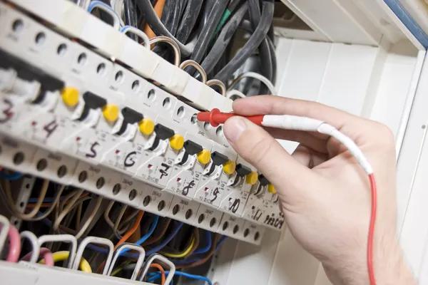 When to Call an HVAC Contractor for System Maintenance