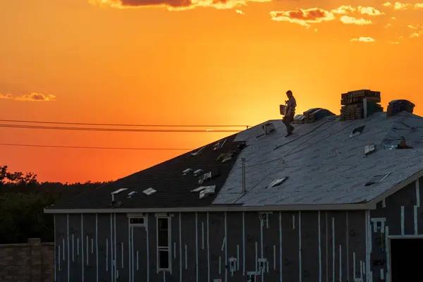 How to Choose a Roofing Contractor for Your Roof Replacement